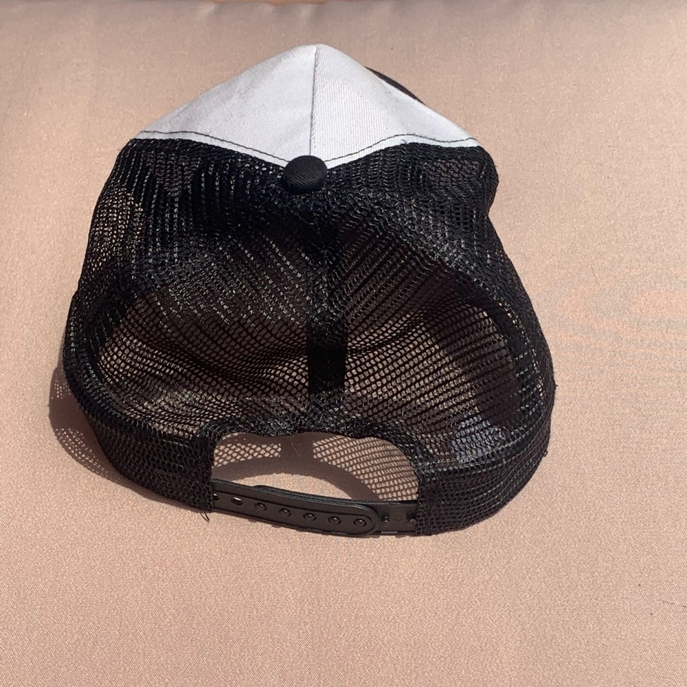 XO Hat (The Weeknd) - Picture 2 of 2